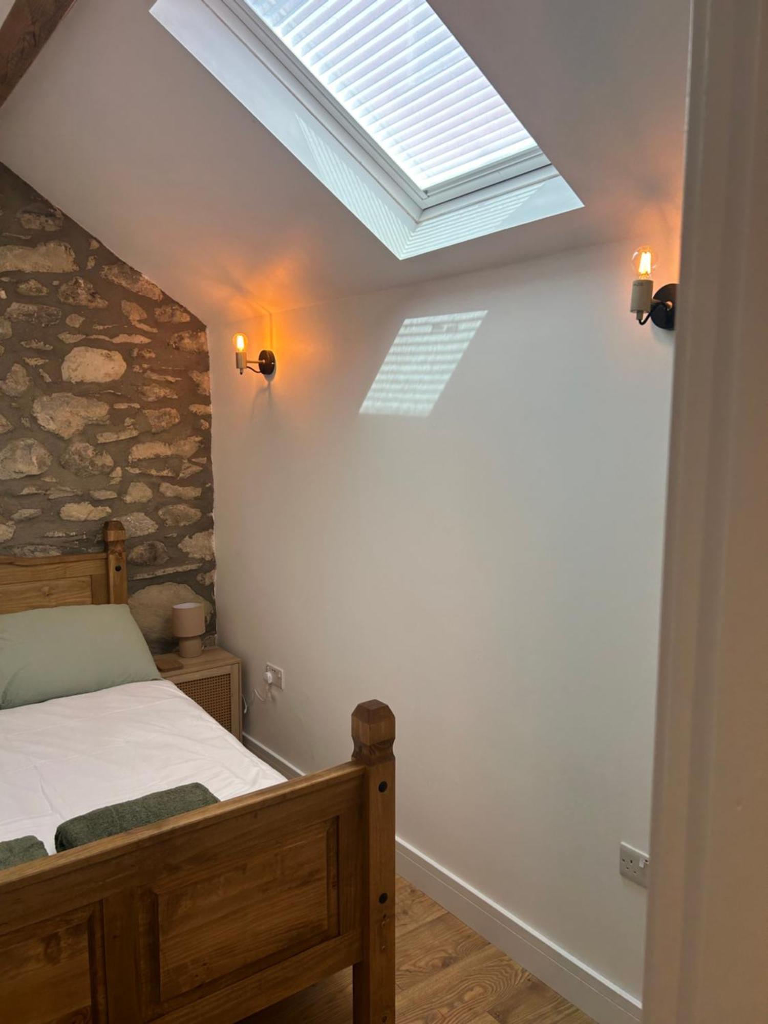 Cosy Modern Miners Cottage Llanllechid Eksteriør billede