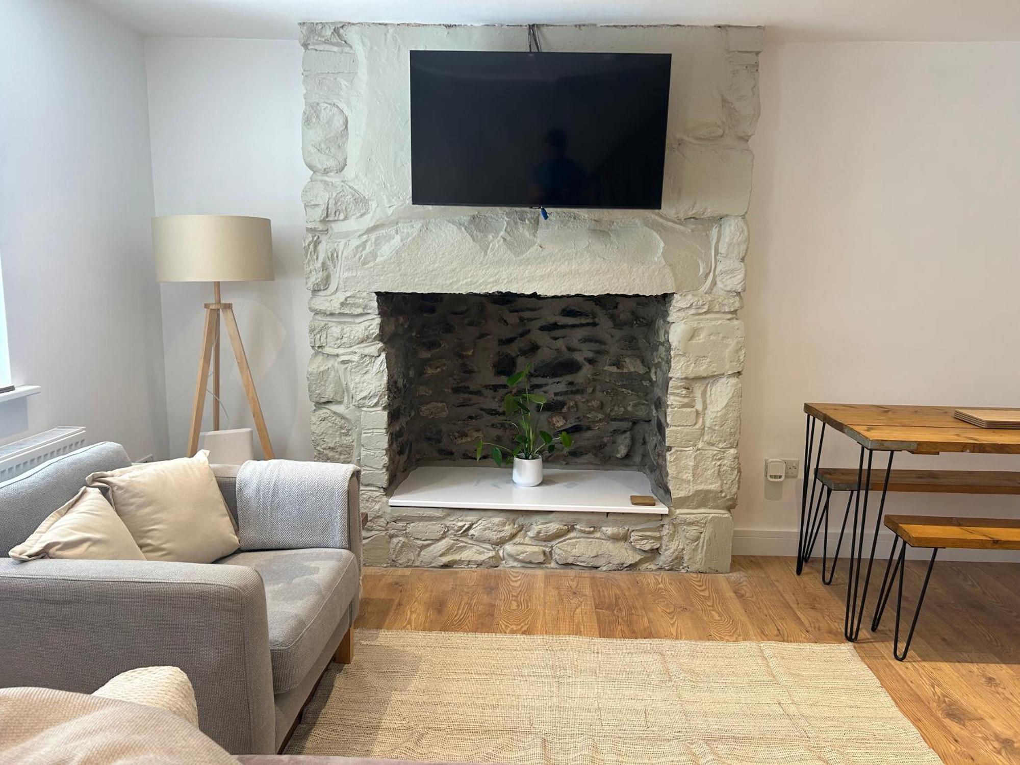 Cosy Modern Miners Cottage Llanllechid Eksteriør billede