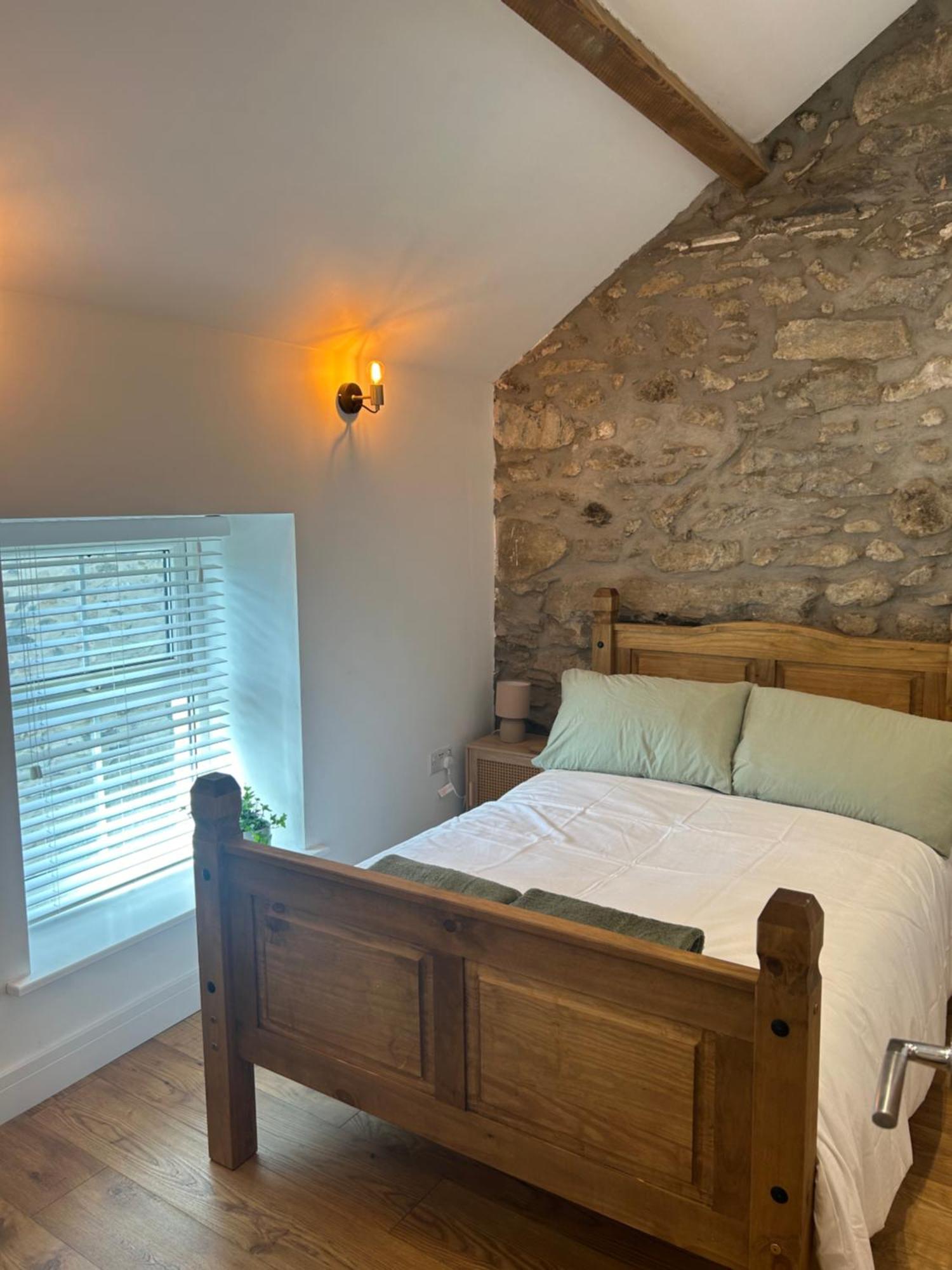 Cosy Modern Miners Cottage Llanllechid Eksteriør billede